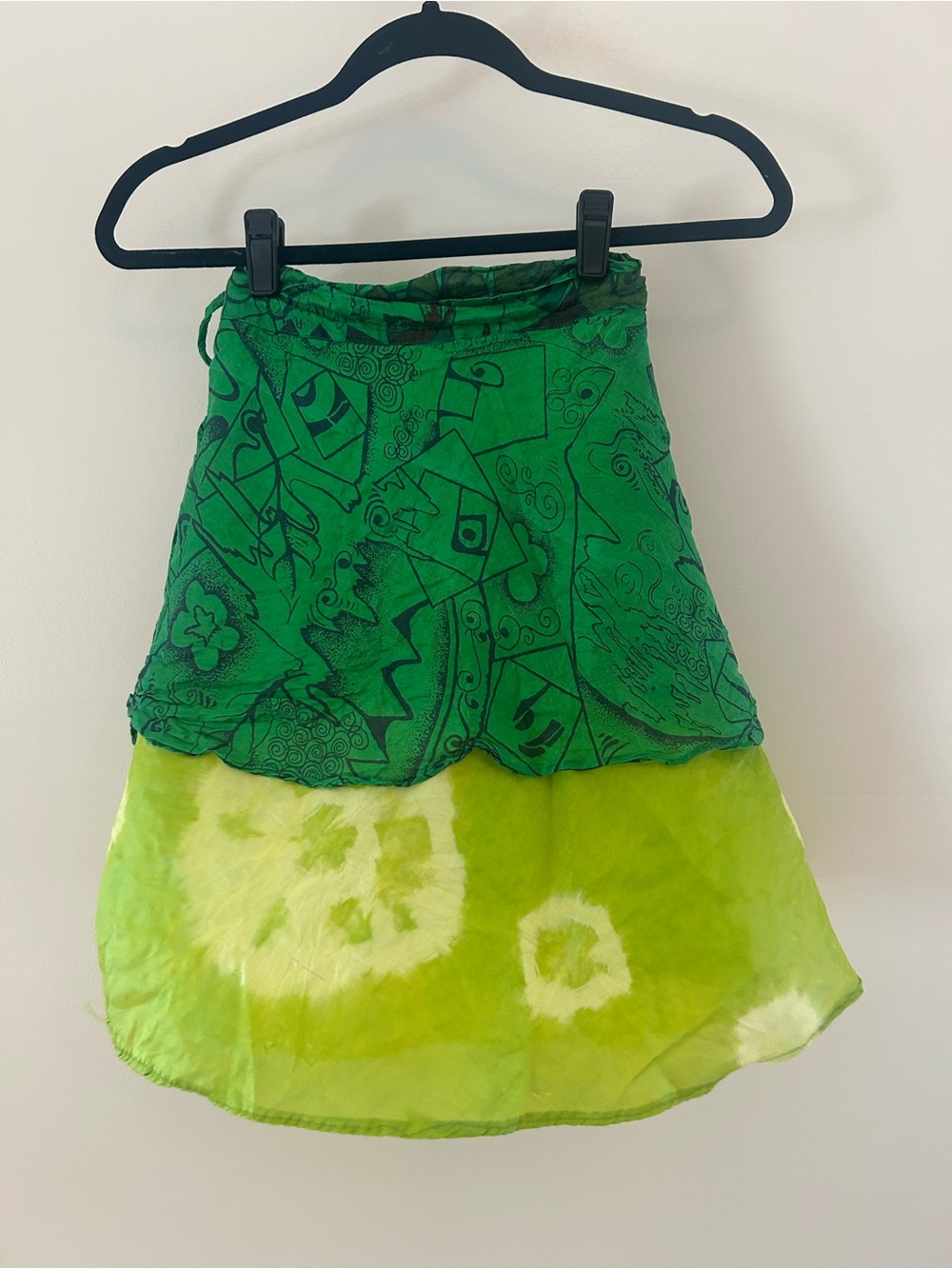 Green Tiered silk Wrap Mini Skirt - Vibrant Graphic & Tie-Dye Panels - Picture 2 of 2